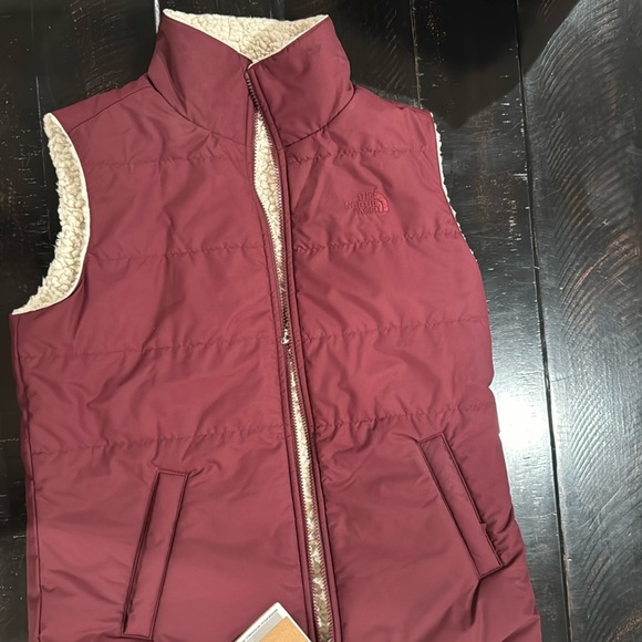 NWT!! North Face Merriewood Rev Vest - Picture 2 of 7